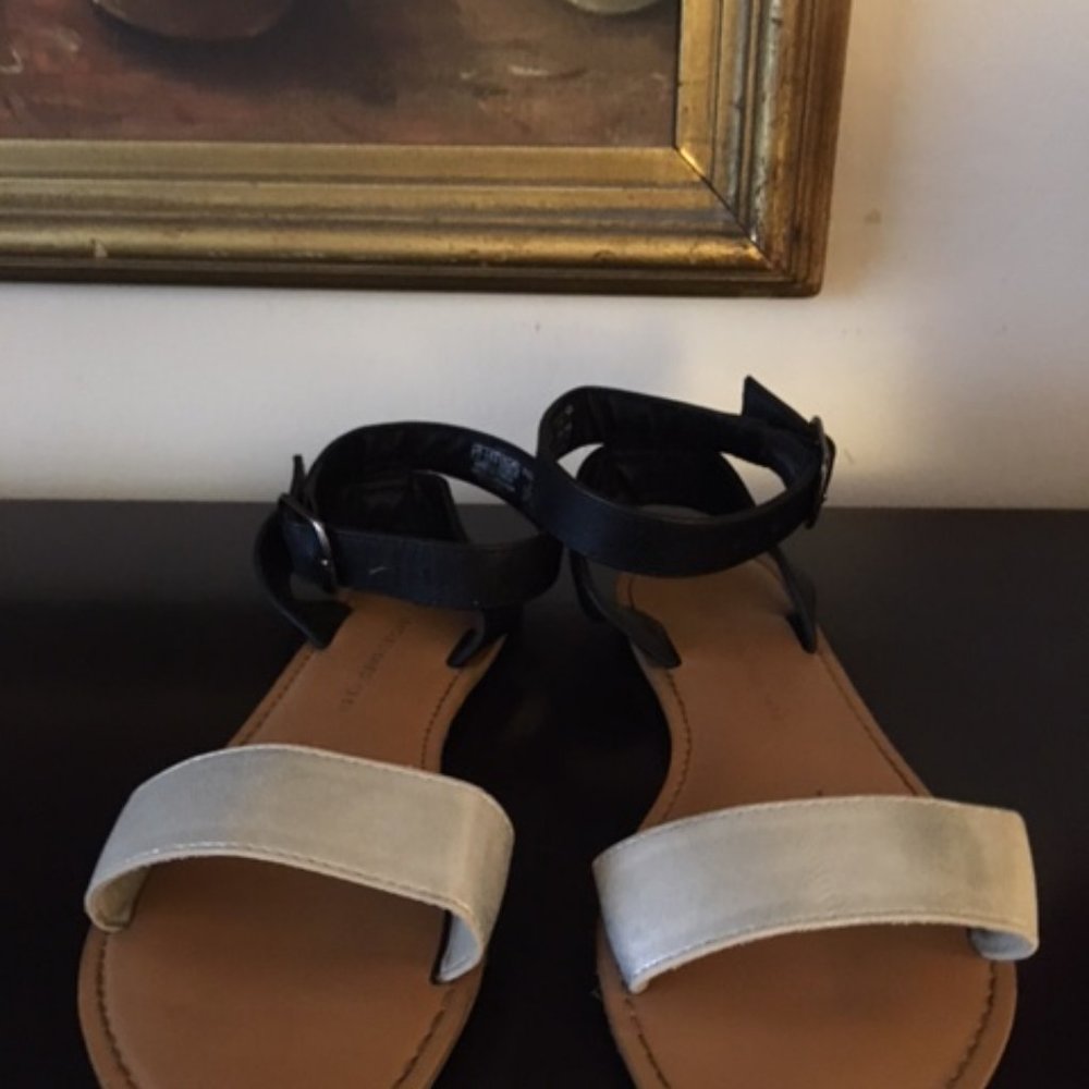 Flat sandals